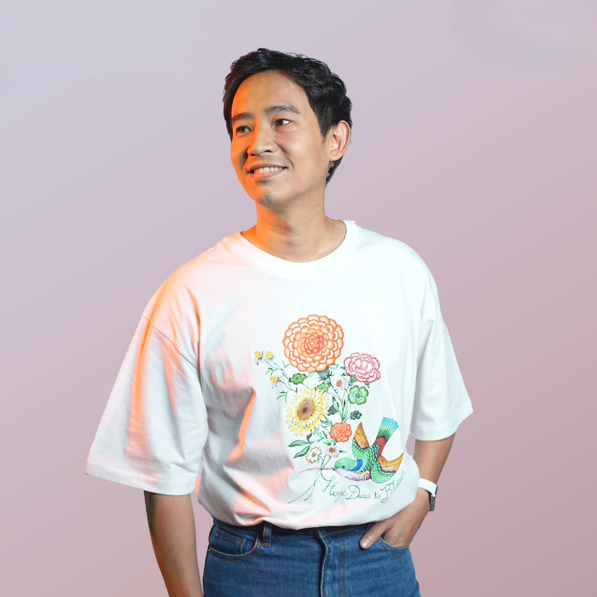 เสื้อยืดรุ่น 'Hope Dares to Blossom'